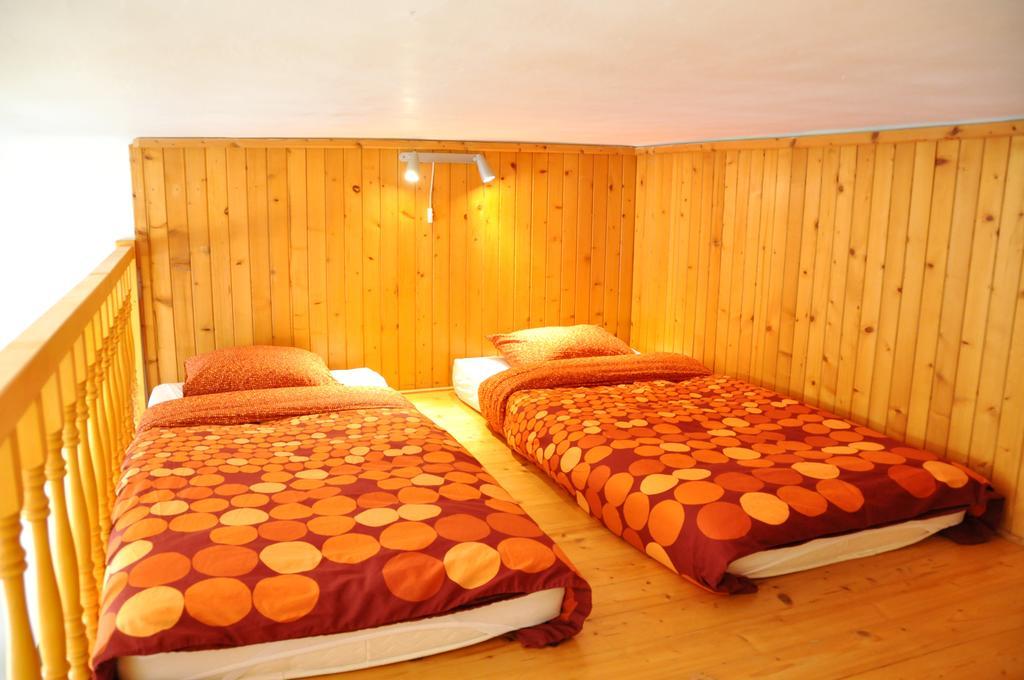 Traditional Slovak Apartment ブラチスラヴァ エクステリア 写真