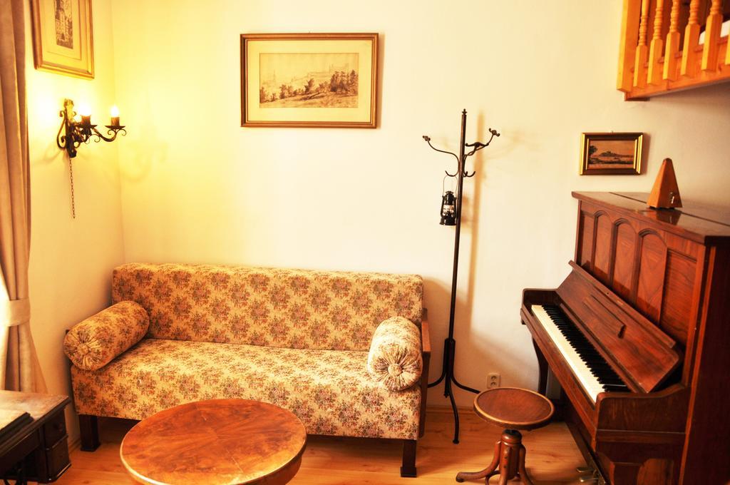 Traditional Slovak Apartment ブラチスラヴァ エクステリア 写真