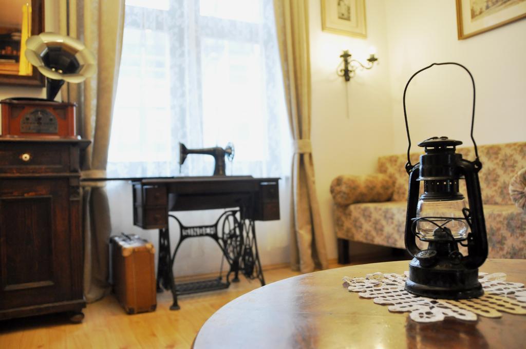 Traditional Slovak Apartment ブラチスラヴァ エクステリア 写真