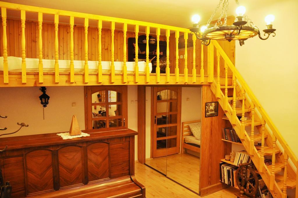 Traditional Slovak Apartment ブラチスラヴァ エクステリア 写真
